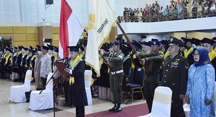 UNNES Mewisuda 1499 Lulusan