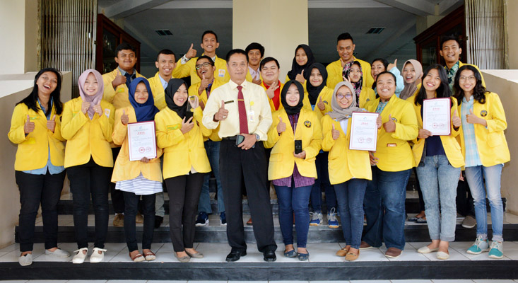 Paduan Suara Mahasiswa UNNES Raih 2 Gold Award dan Best Conductor di Hainan, China