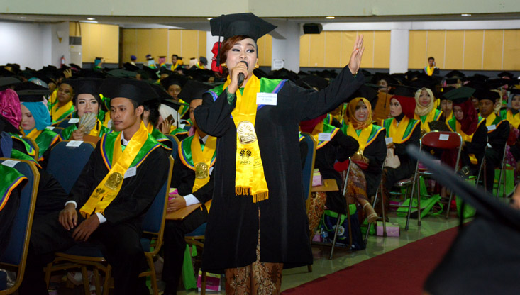 The Power of The Dream Menggema di Acara Wisuda UNNES