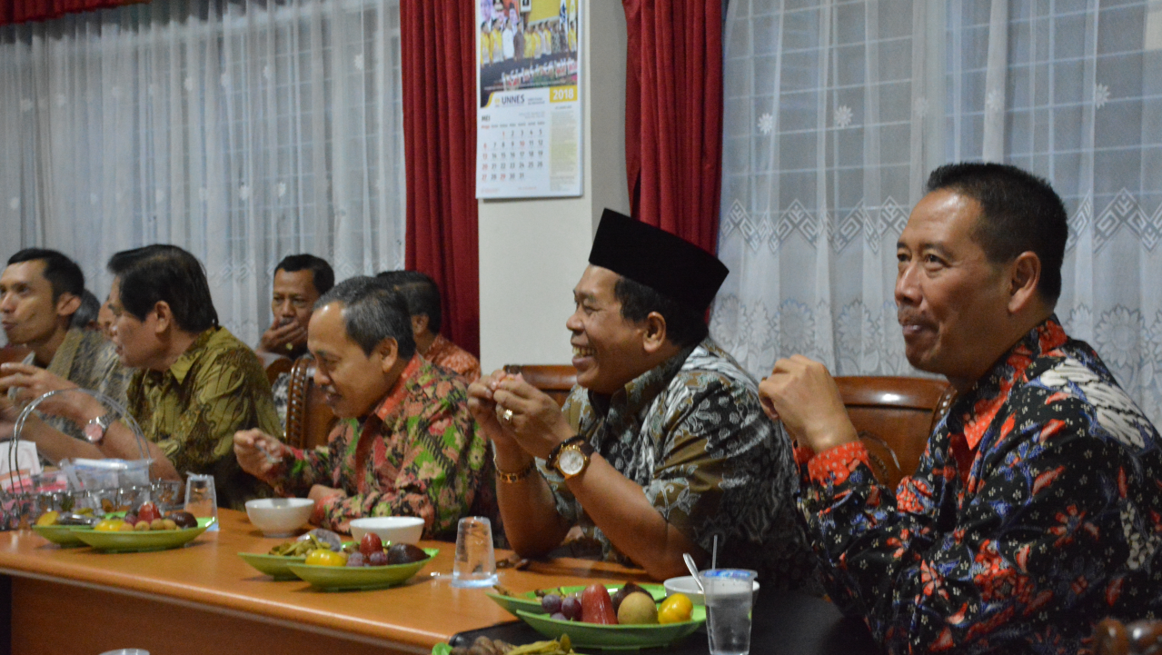 FIS UNNES Selenggarakan Buka Puasa Bersama Rektor