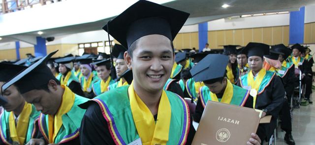 Peminjaman Toga Wisuda