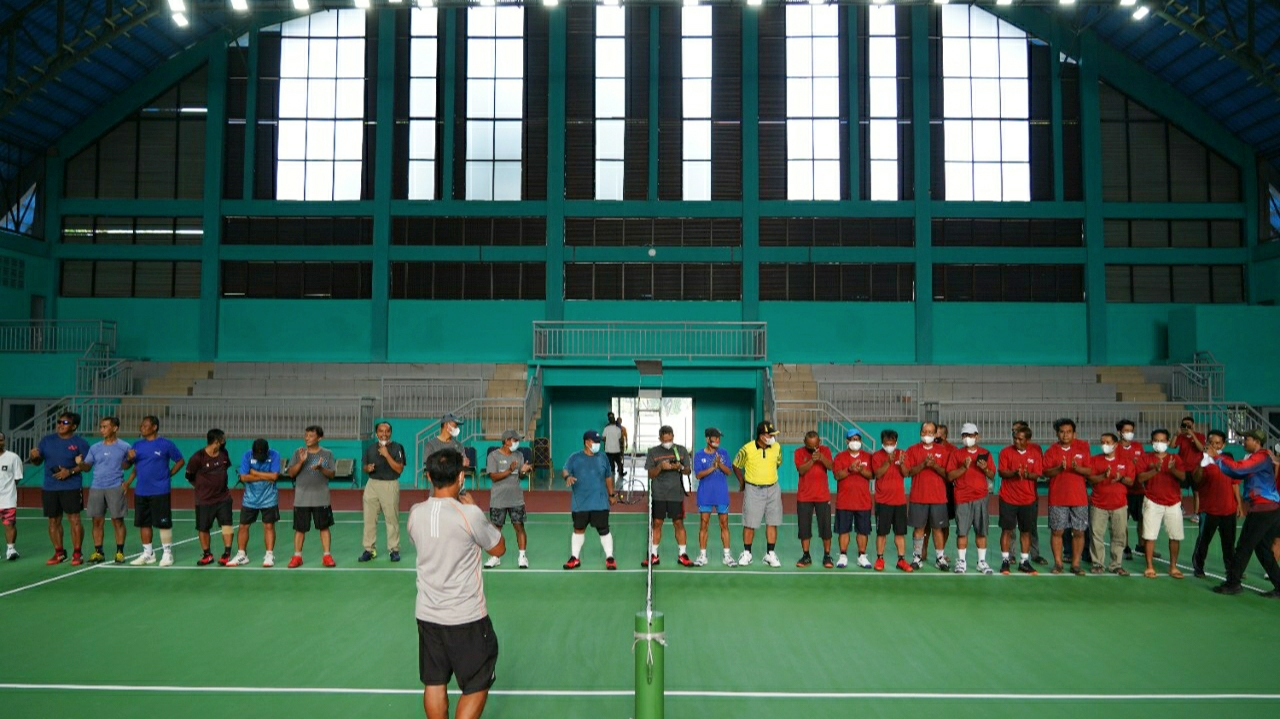 Rektor Resmikan Lapangan Tenis Indoor UNNES