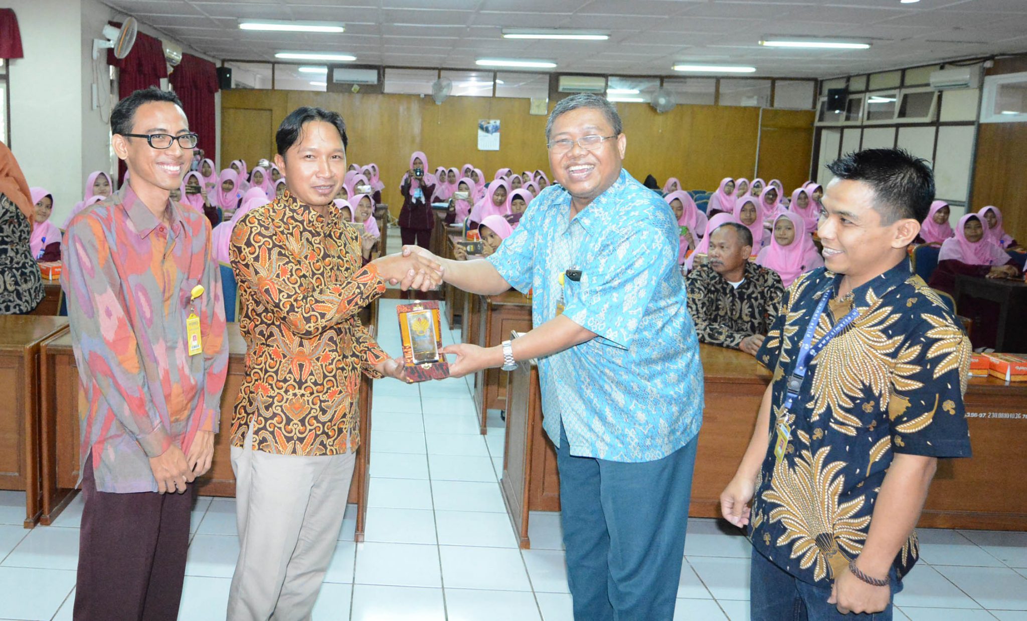 Ingin Belajar Otomatisasi Pengelolaan Perkantoran, SMK Negeri 1 Kebumen Kunjungi UNNES