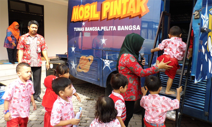 PAUD Labschool UNNES dan Perpustakaan  Keliling Bersinergi